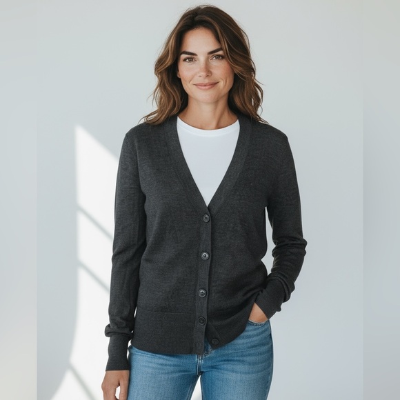 LOFT Sweaters - Ann Taylor Loft Women’s Size Small Long Sleeve V Neck Gray Sweater Cardigan